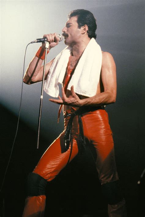 Freddie Mercurys Most Iconic Moments In Photos Freddie Mercury