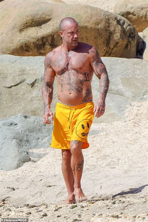Justin Biebers Buff Dad Jeremy Bieber 49 Hits The Beach Shirtless