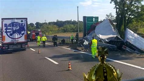 Desenzano Incidente Oggi In A4 Morto Camionista