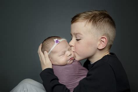 Top 5 Tips For Photographing Siblings In Newborn Photography