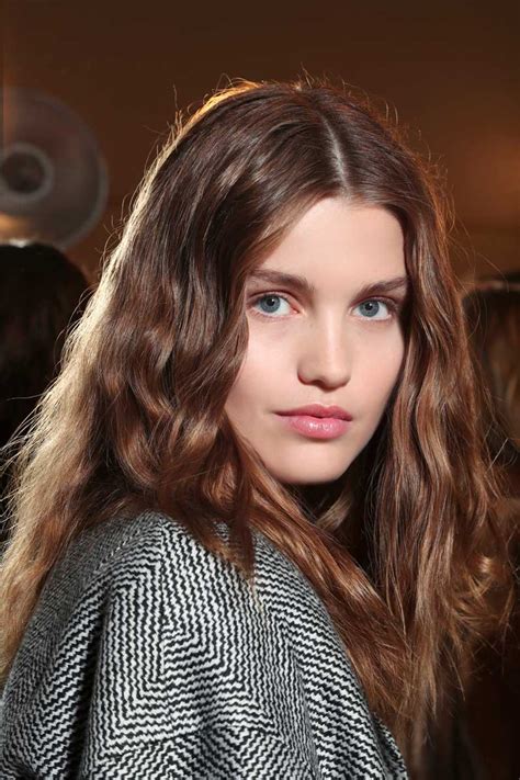 Cheveux Ondulés Raie Au Milieu Automne Hiver 2017 Cheveux Ondulés