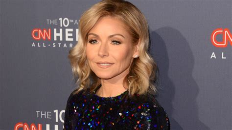 Score One For The Ladies Kelly Ripa Makes Live Hosting History Sheknows