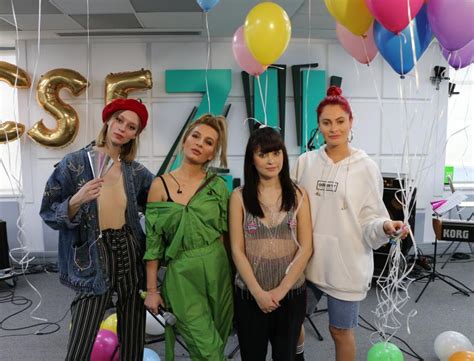 Nicole cherry ana baniciu florianrus hiturile anilor 2000 live la marea unire zu 2020. Ana Baniciu, Raluka, Irina Rimes și Nika au făcut schimb ...