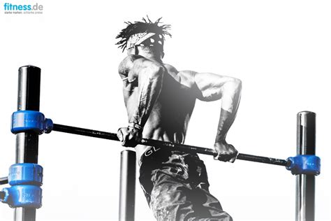 Mit diesem ganzkörpertraining für zuhause kannst du auch ohne fitnessstudio richtig loslegen. Gezielter Muskelaufbau ohne Geräte - so funktioniert es