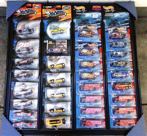 Deluxe Nascar And Hotwheels Racing Set 4 Wplastic Black Border