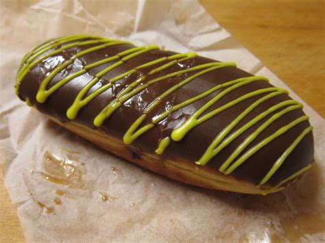 Review Krispy Kreme Banana Creme Eclair Brand Eating