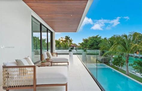 15 Million Brand New Modern Elegant Waterfront Home In Miami Beach