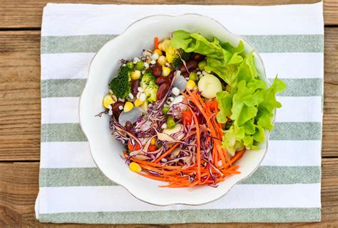 thailändisch Essen Gemüse Salate auf Salate Schüssel mit frisch Gemüse