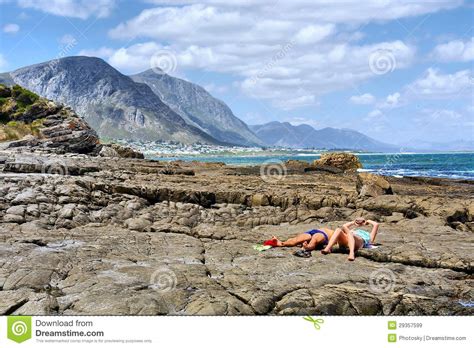 Couple Sunbathing On Beach Royalty Free Stock Images