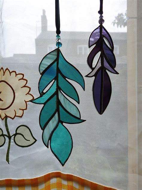 Stained Glass Feather Suncatcherany Colour Mixbespoke Glass Etsy Artesanía De Vidrio De