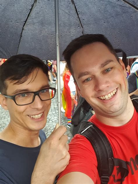 Ten se v české republice koná každoročně už od roku 2011 a piráti se ho pravidelně účastní, aby vyjádřili svou podporu lidem s odlišnou. Byli jsme na Prague Pride 2019 | Galibi.cz