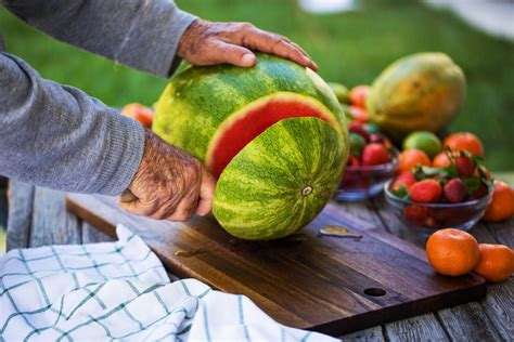 How To Cut A Watermelon With Step By Step Instructions Instacart