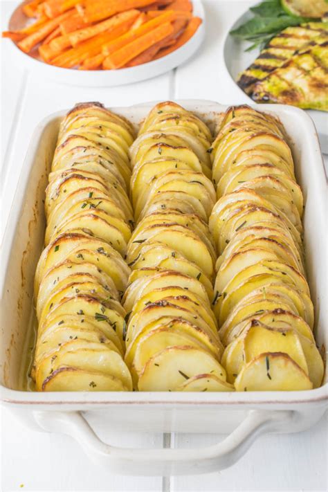 Bake the slices on a baking sheet in the oven for 25 minutes. Crispy Layered Rosemary Potatoes