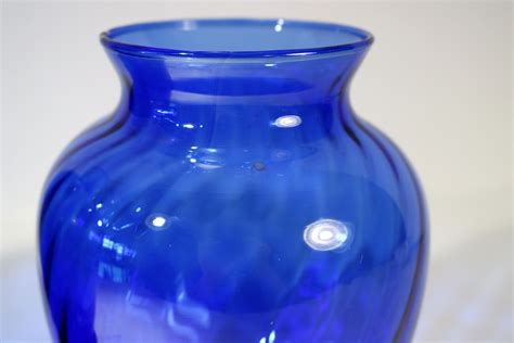 Lovely Set Of 2 Indiana Glass Cobalt Blue Glass Vases 8 And 6 3 4 Inch Optic Swirl