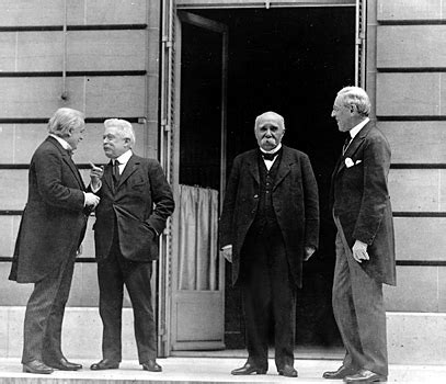 Der vertrag von trianon regelte die situation ungarns, des anderen teilstaates der vormaligen doppelmonarchie. Treaty of Versailles | 1919 | Britannica.com