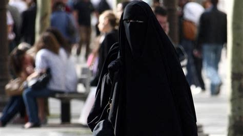 Interdiction Du Niqab La France épinglée Par Un Groupe Dexperts De Lonu Le Parisien