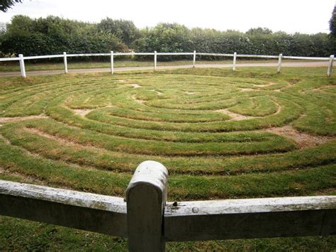 There Are 8 Reminaing Ancient Turf Labyrinths In Britain Wing Maze