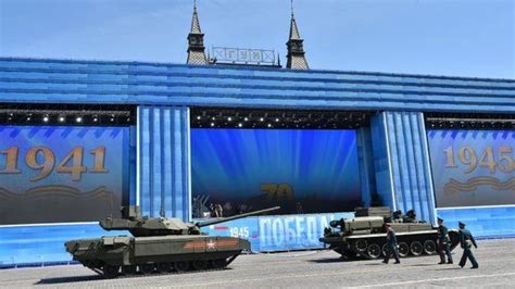 Russian Super Tank Stalls On Rehearsal Parade In Moscow Bbc News