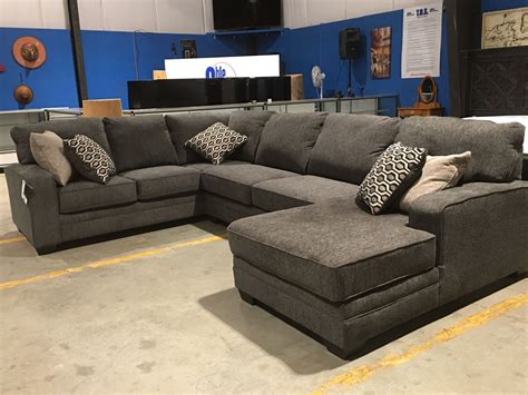 Having a gray sofa in the living room is an absolute hit. 3 PCE GREY UPHOLSTERED SECTIONAL SOFA WITH 5 THROW ...