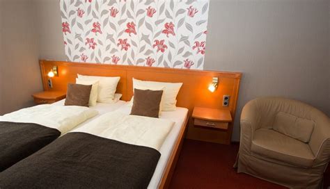 Has internet access and cable/satellite tv. Dreibettzimmer - KACHELBURG