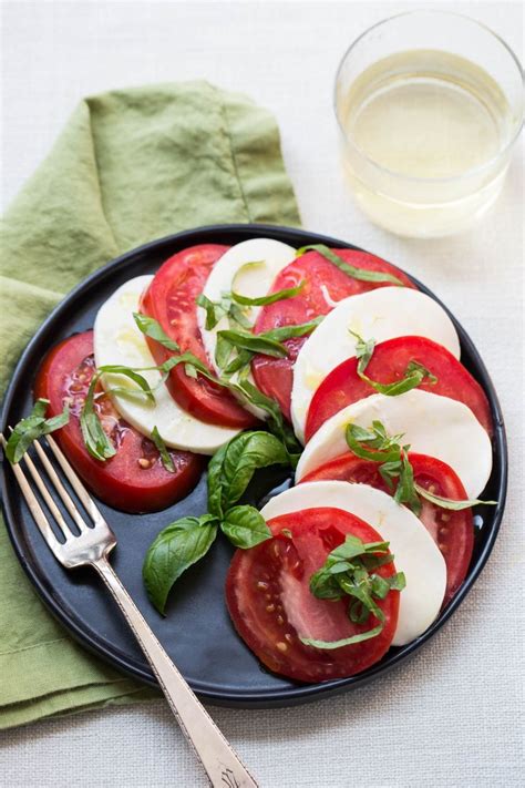 How To Make Tomato And Mozzarella Caprese Salad Recipe Mozzarella