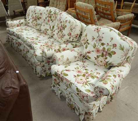 A Traditional Style 3 Piece Suite In Floral Chintz Comprising 3 Seater