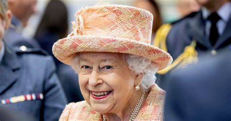Her royal highness queen elizabeth ii turns 91 this week. Queen Elizabeth Has Chocolate Cake for Her Birthday Each Year