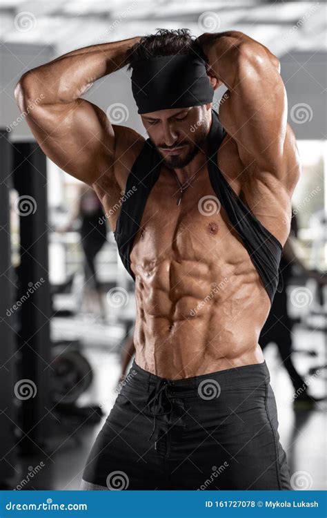 Hombre Muscular En El Gimnasio Forma Abdominal Hombres Fuertes