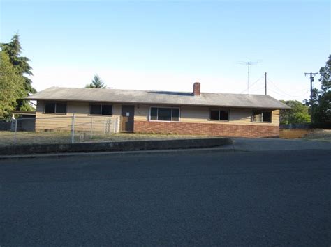 Have For Sale A 3 Br 2 Bath Home In Myrtle Creek Oregon 109000 Has