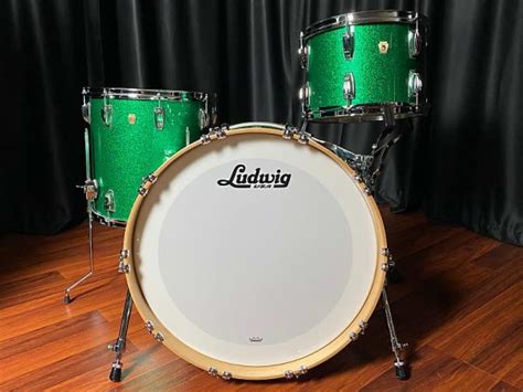Ludwig Classic Maple Green Sparkle Fab W Vintage White Marine Bass