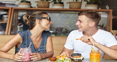 5 Things To Analyze In Your First Dates Body Language