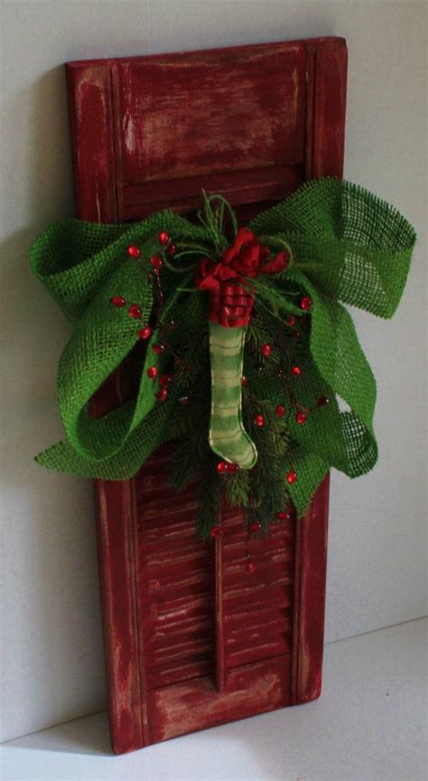 Red Farmhouse Christmas Shutter With Felt Mouse Etsy Country