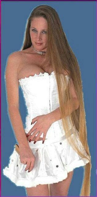 leona looking beautiful with her long blonde hair long hair styles long hair divas beautiful