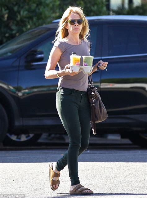 Rosanna Arquette Is Back On A Healthy Kick As She Grabs Drinks To Go