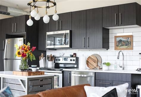 A part of hearst digital media elle decor participates in various affiliate marketing programs, which means we may get paid commissions on editorially chosen products purchased. Drab to Fab: Apartment Kitchen Decor