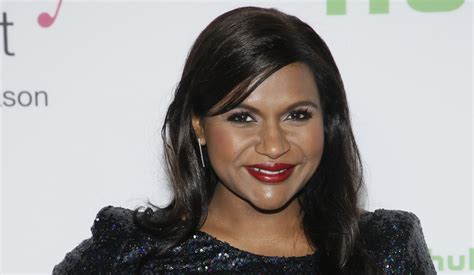 Mindy Kaling Accentuates Her Baby Bump In A Sparkly Dress Beth Grant
