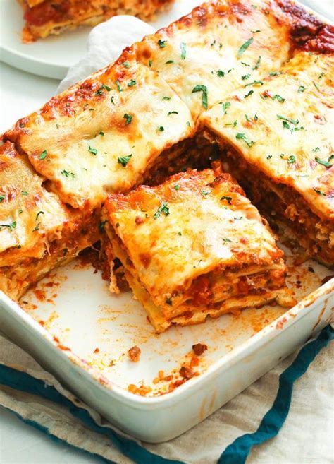 Chicken lasagna with white sauce. Easy Lasagna | Recipe in 2020 | Easy lasagna, Delicious ...