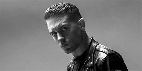 Slicked back hair is one of those classic men's looks that keeps getting reinvented and never goes out of style. How To Slick Back Hair (2020 Guide)