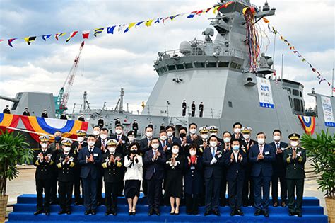 South Korean Navys Seventh Daegu Class Frigate Hits The Water Baird
