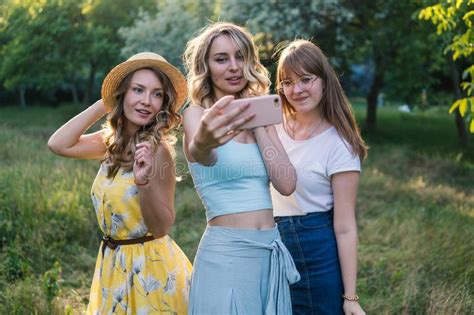 Group Of Girls Friends Take Selfie Photo Stock Image Image Of Positive Park 118038457