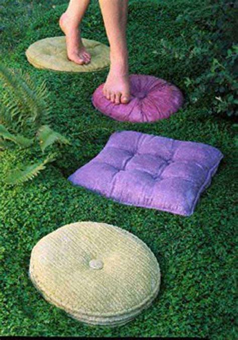 23 Diy Stepping Stones To Brighten Any Garden Walk