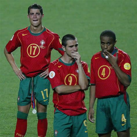 A seleção lusa realizou durante a manhã de hoje um treino na cidade do futebol, em oeiras, de preparação para o jogo frente a israel. Seleção Portugal 2004 / Cr7 Supera Messi Com Primeira ...
