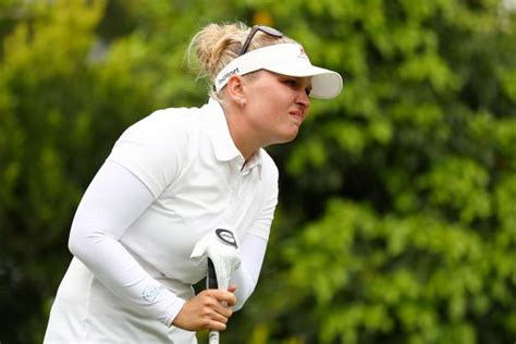 Lpga Pro Uses Unconventional And Absolutely Gross Method To Handle