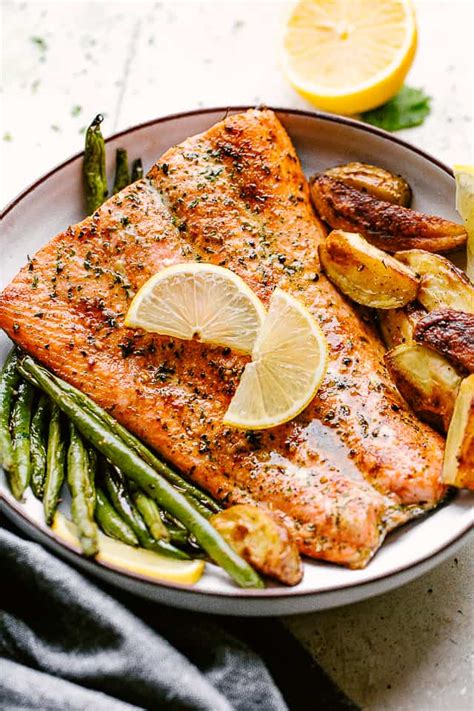 Poach delicious salmon steaks or fillets in only 15 minutes! Easy Broiled Salmon Recipe | How to Make Salmon in the Oven