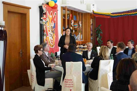 Elisabeth köstinger (born 22 november 1978) is an austrian politician who is minister for sustainability and tourism in the government of chancellor sebastian kurz since 7 january 2020. Ministerin Elli Köstinger zu Gast in Kärnten ...