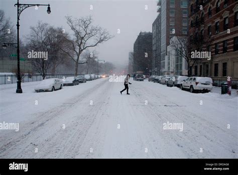 New York Usa 21st Jan 2014 A Major Snowstorm Blanketed Much Of The