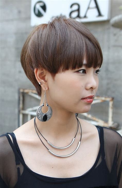 They are worn swept to either side, framing the model's face. Boyish Short Haircut with Blunt Bangs - Asian Hairstyles ...