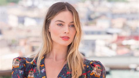 Margot Robbie Talks Sexual Harassment Revealing She Didnt Know What