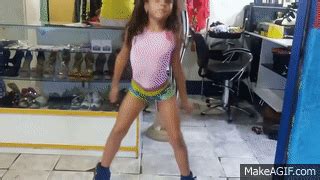 Anitta pre pa ra ( rana suzana dança e muitoo) gif. Quadradinho on Make a GIF