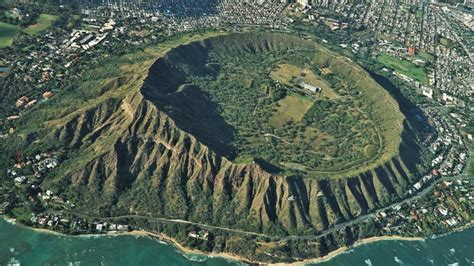 These Volcanic Craters In Hawaii Are Almost Too Amazing To Be True